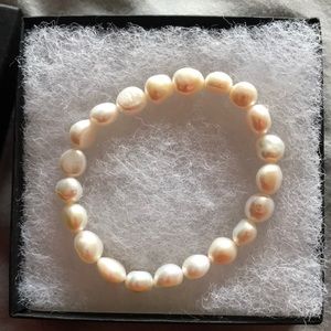 Stretch mother of pearl bracelet